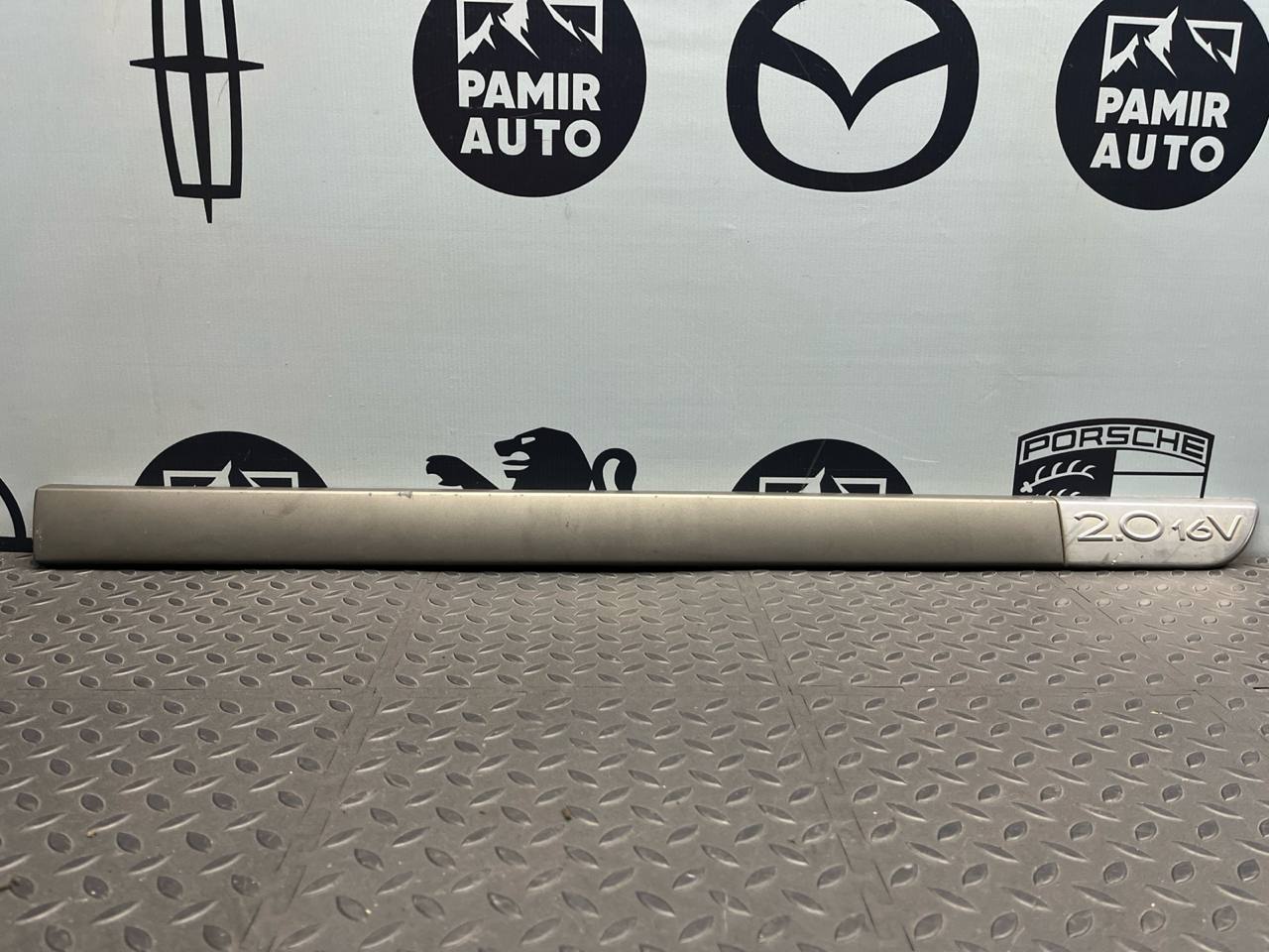 Молдинг двери передний правый Renault Scenic/2 2003-2009