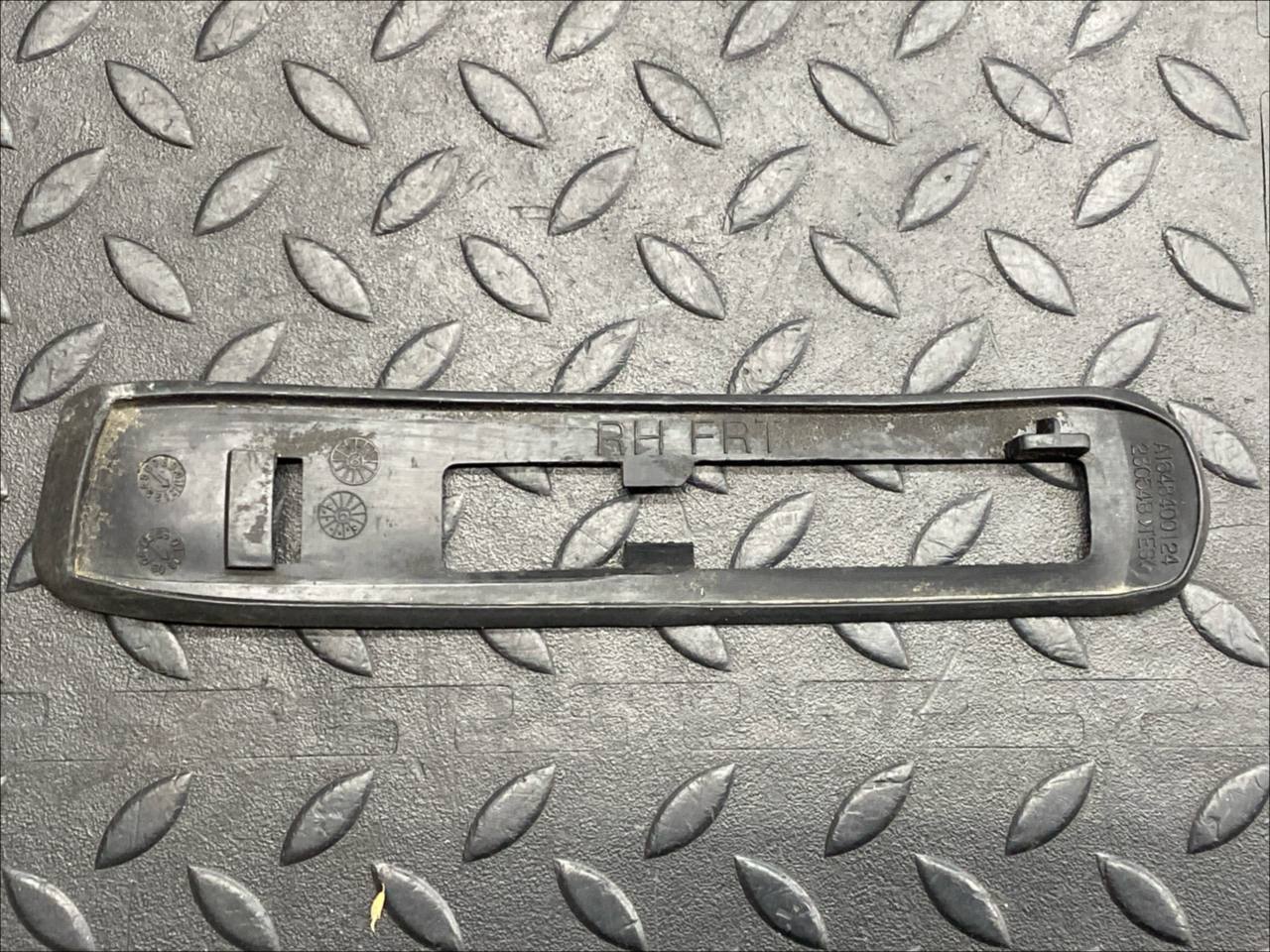 Уплотнитель рейлинга Mercedes M/W164 2005-2011