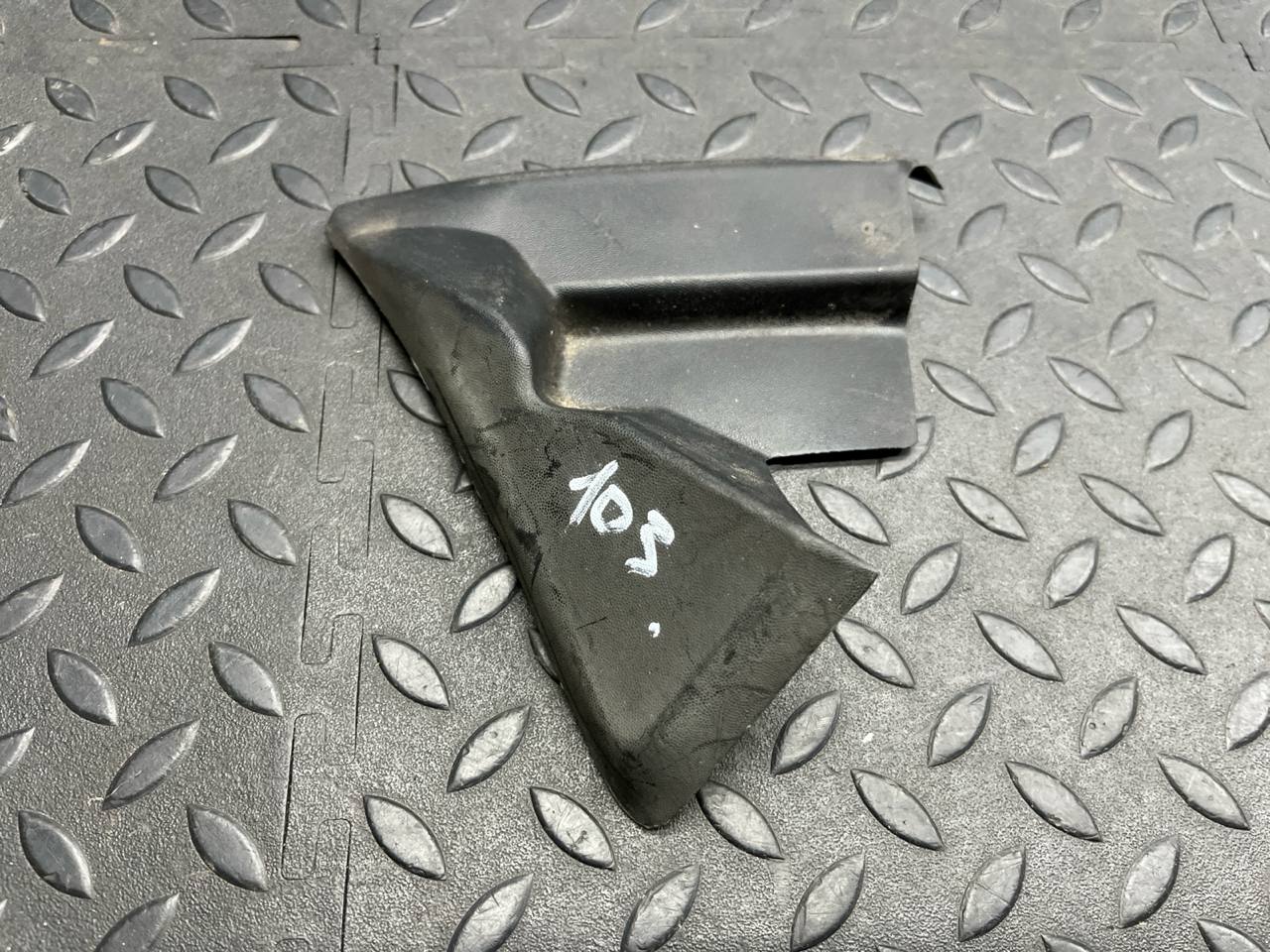 Решетка под лобовое стекло (Жабо) левая Renault Scenic/2 2003-2009