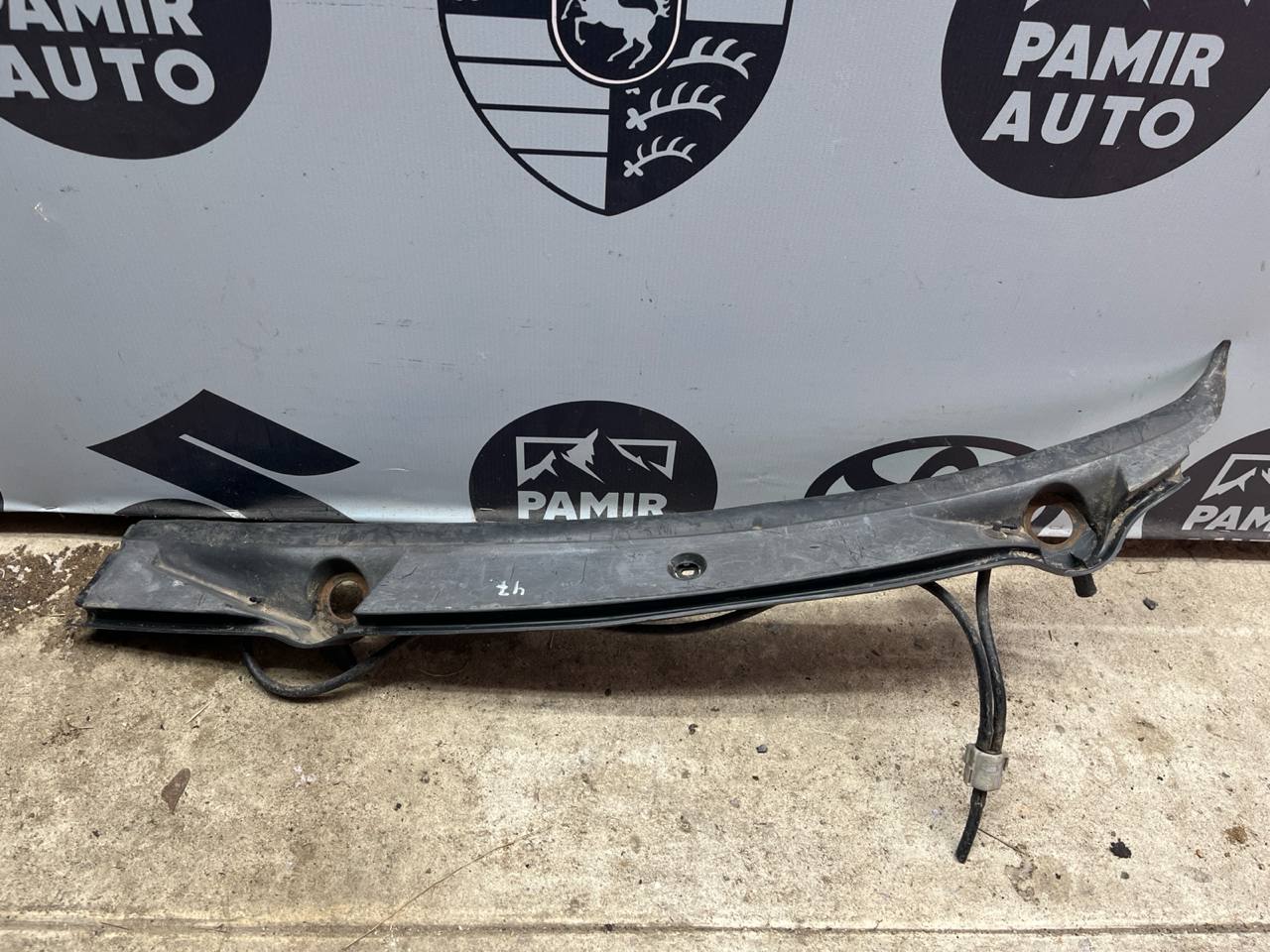 Решетка под лобовое стекло (Жабо) левая Mercedes Vito/W638 1996-2003