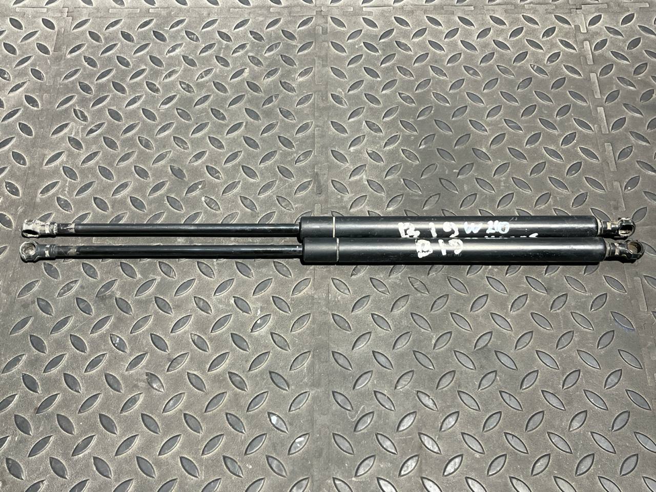 Амортизатор капота Mercedes E/W210 1995-2003