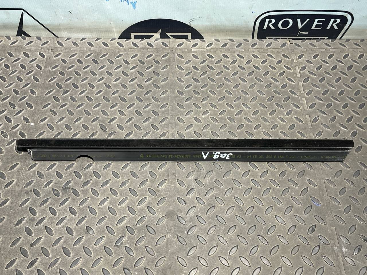 Уплотнитель двери задний левый Mercedes C/W204 2006-2015