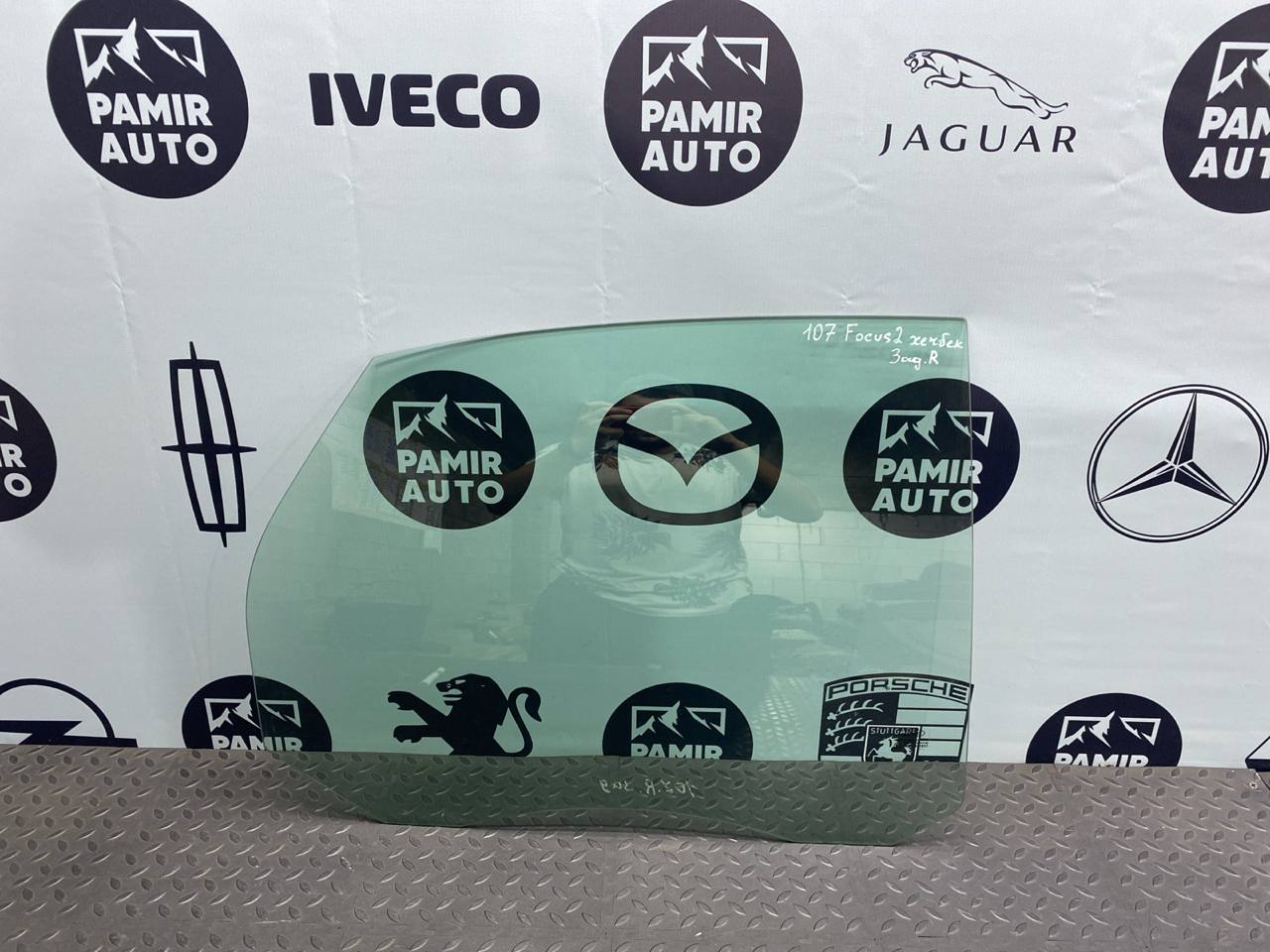 Стекло двери заднее правое Ford Focus/2 2004-2011