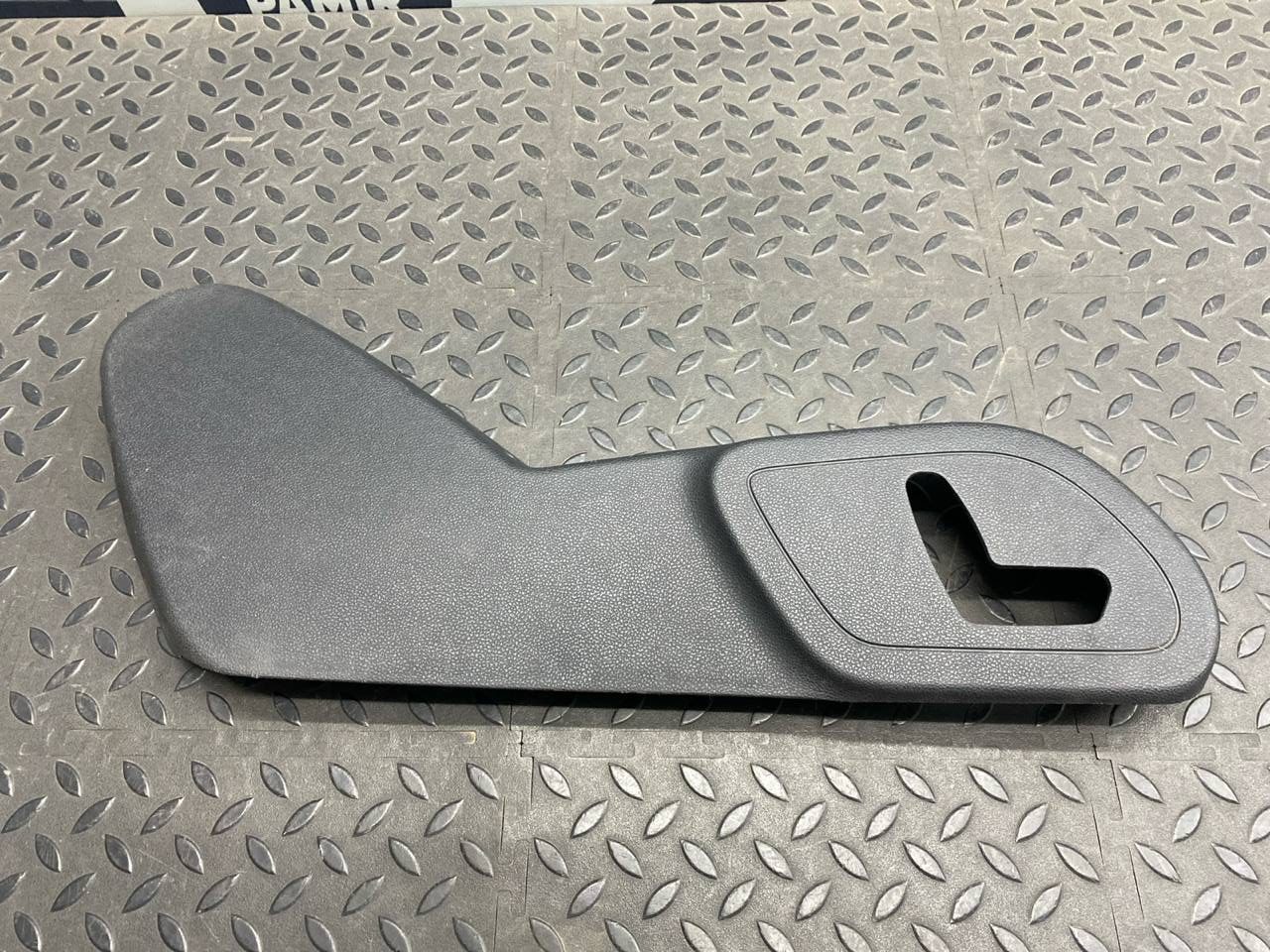 Накладка на сиденье передняя правая Mercedes B/W245 2005-2011