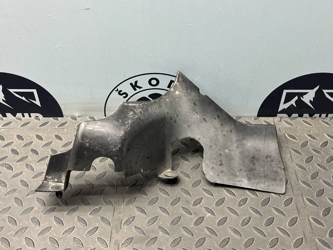 Воздуховод радиатора левый Ford Mondeo/3 2000-2007