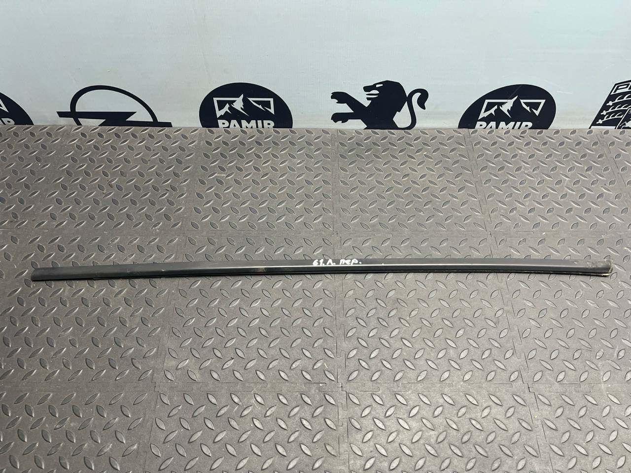 Уплотнитель двери передний левый BMW 3/E46 1998-2007