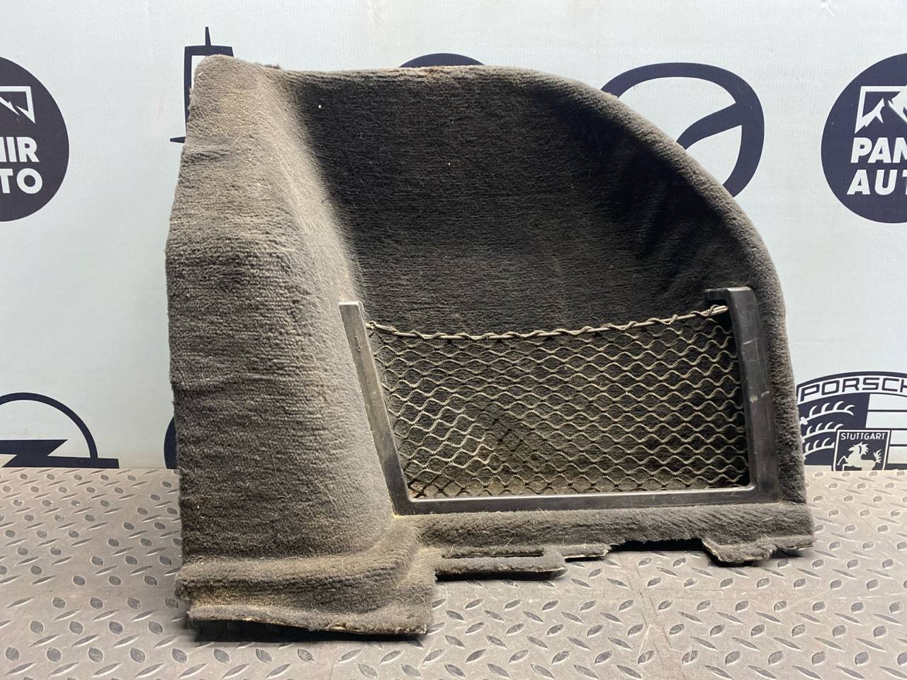 Обшивка багажника правая BMW 3/E90 2004-2013