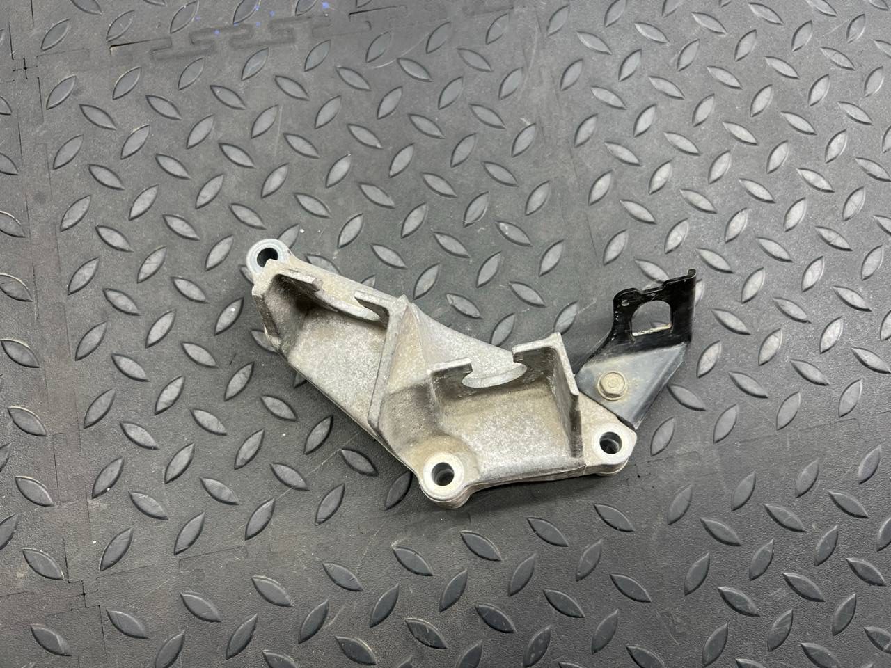 Кронштейн троса КПП Honda Civic/8 2005-2012