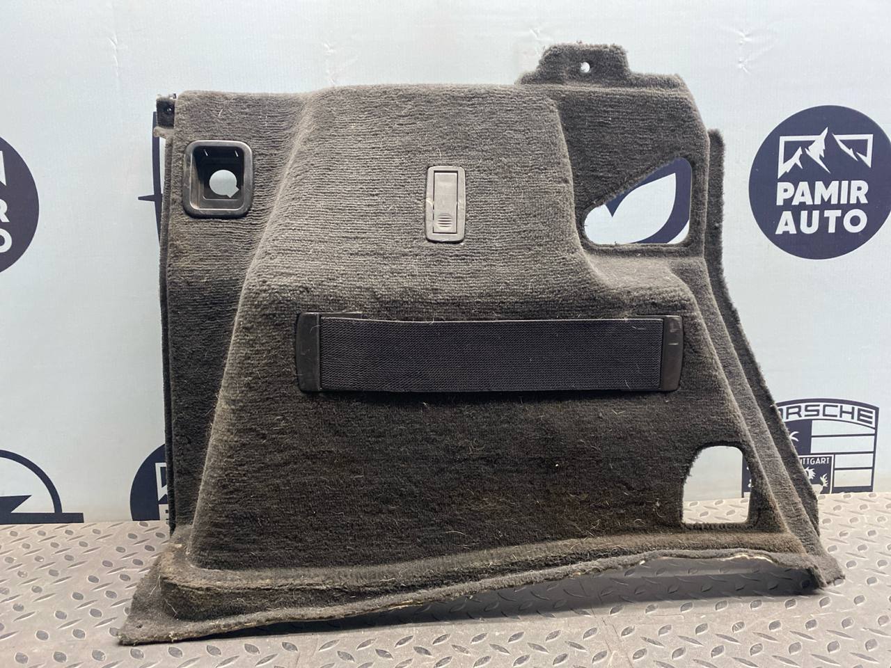 Обшивка багажника левая BMW 3/E90 2004-2013