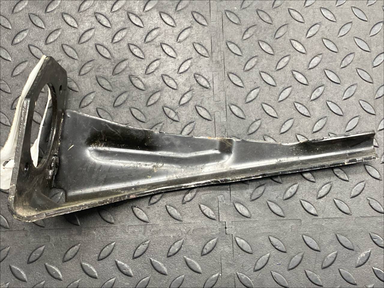 Кронштейн бампера Mercedes E/W211 2002-2009