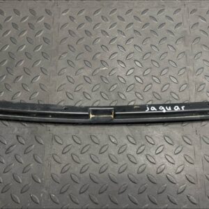 Кронштейн радиатора Jaguar XE 2015-н.в.