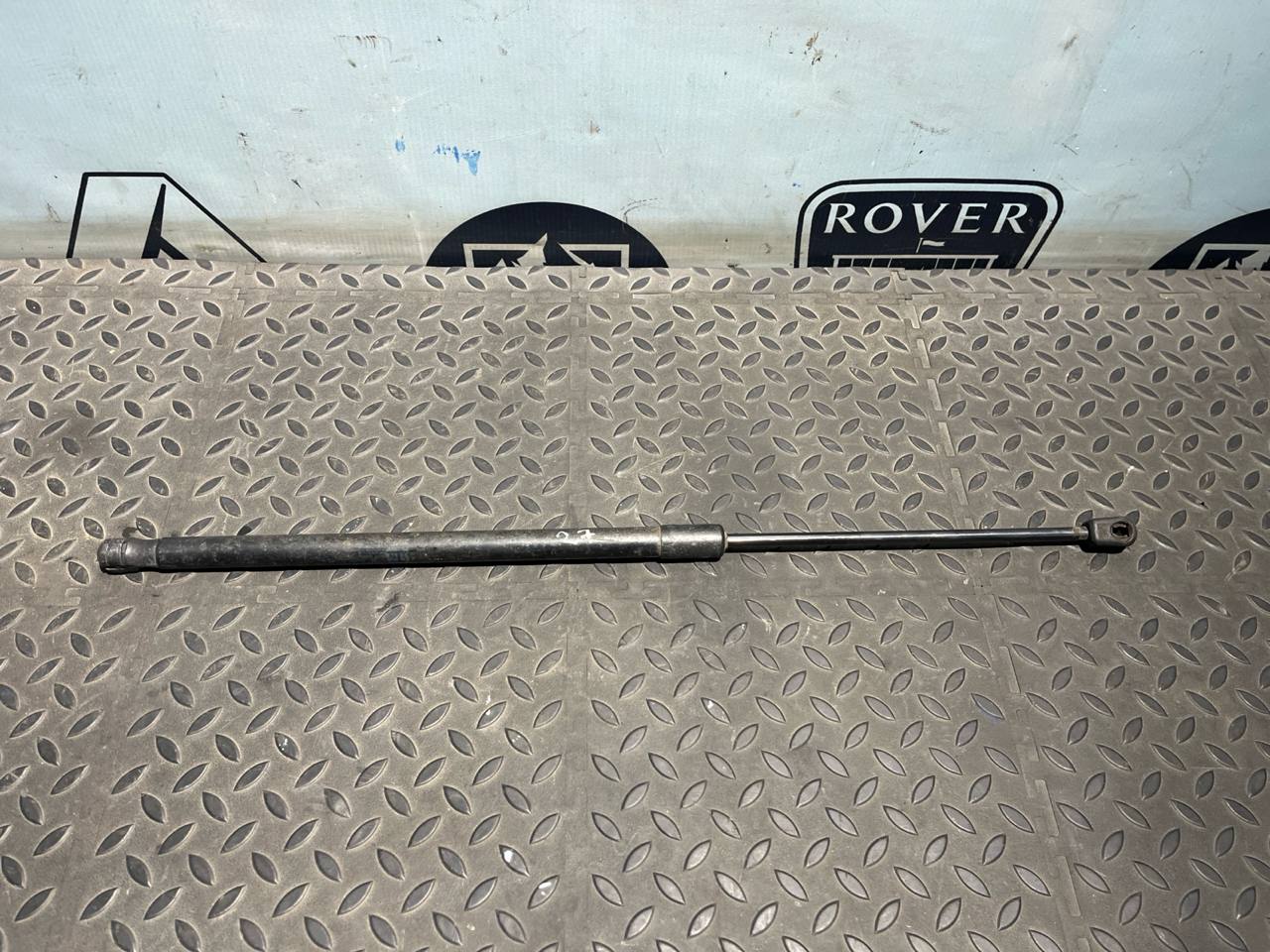 Амортизатор двери багажника Opel Vectra/C 2002-2008