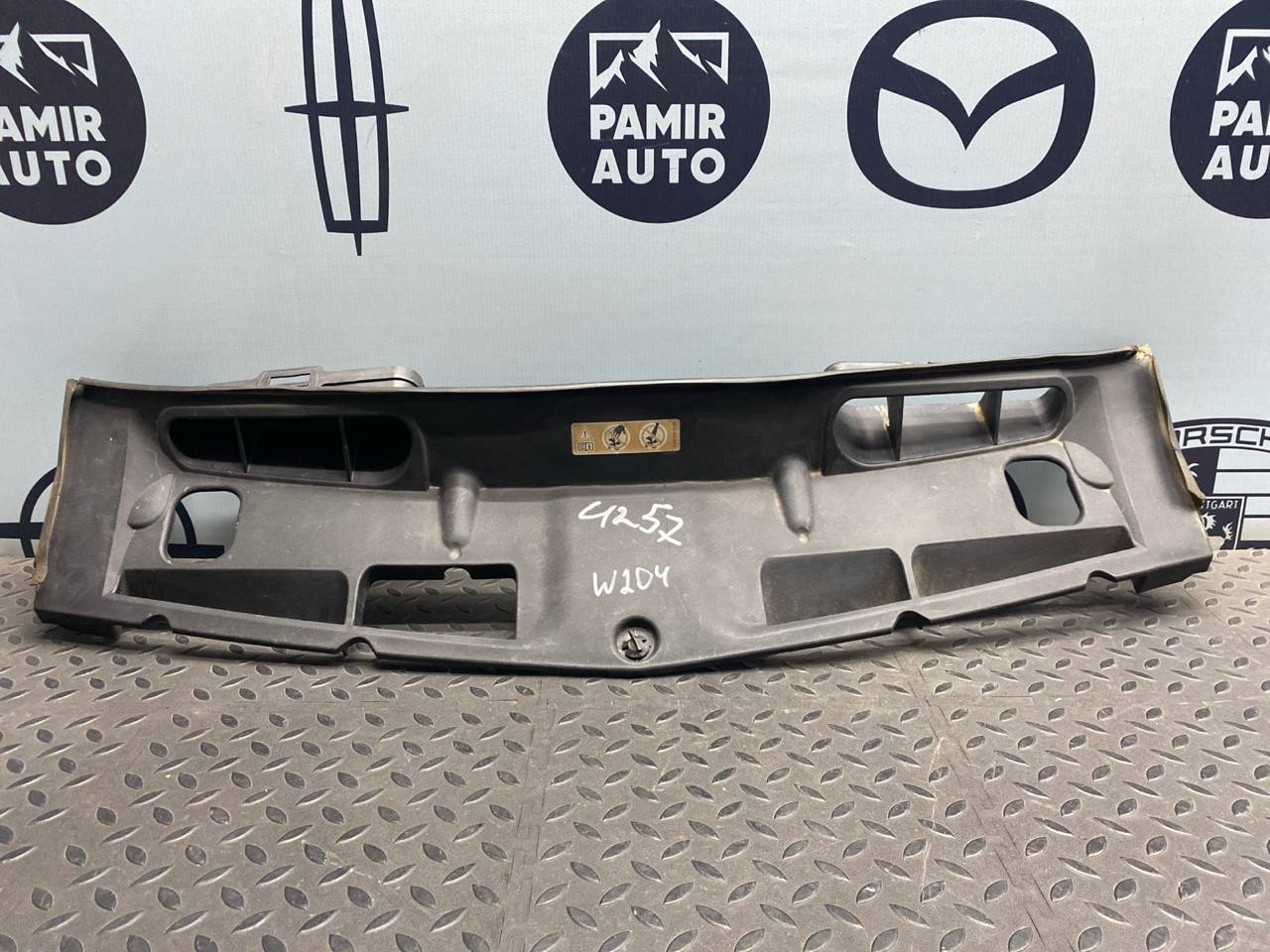 Кожух замка капота Mercedes C/W204 2006-2015