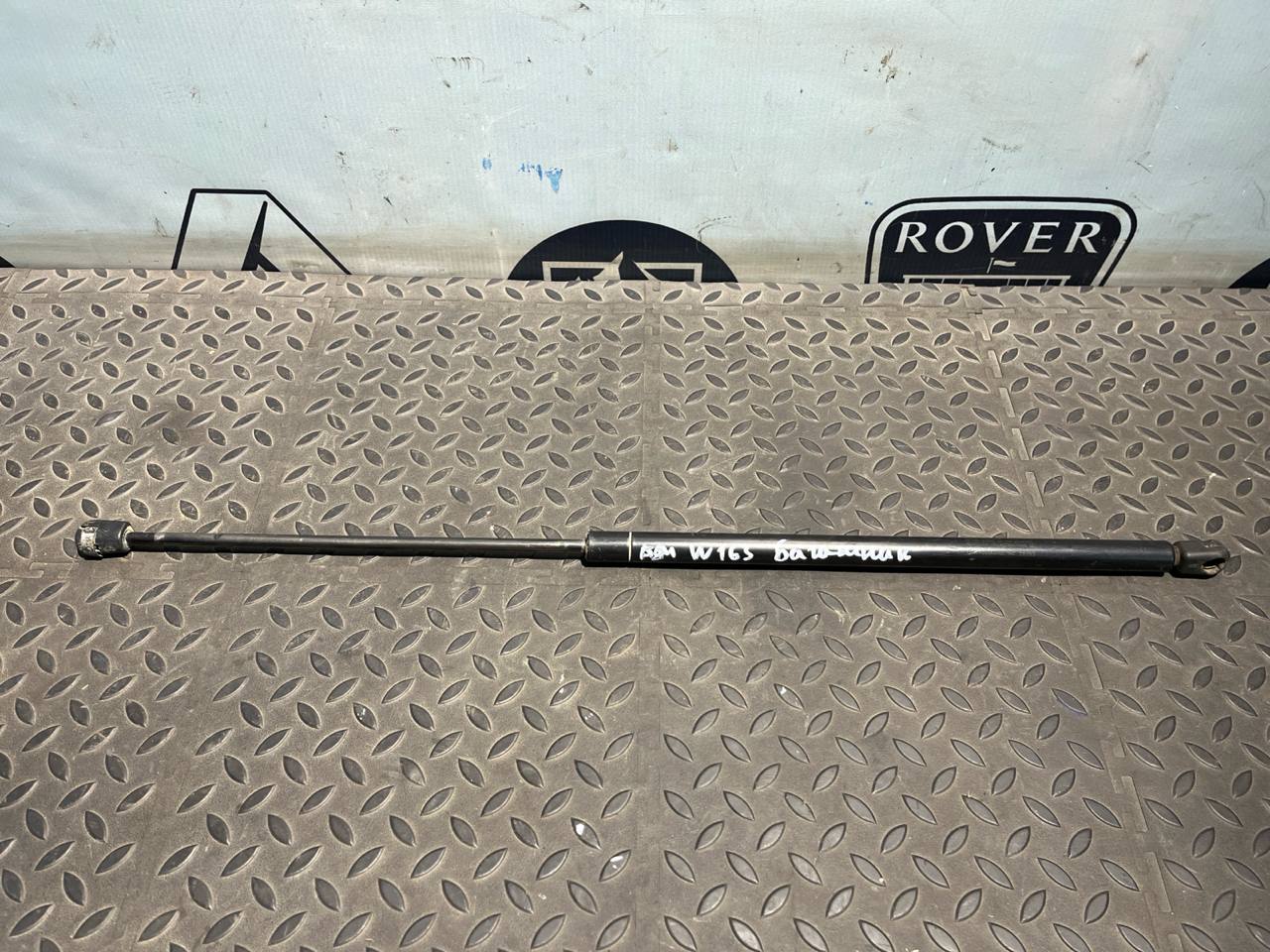 Амортизатор двери багажника Mercedes M/W163 1997-2005