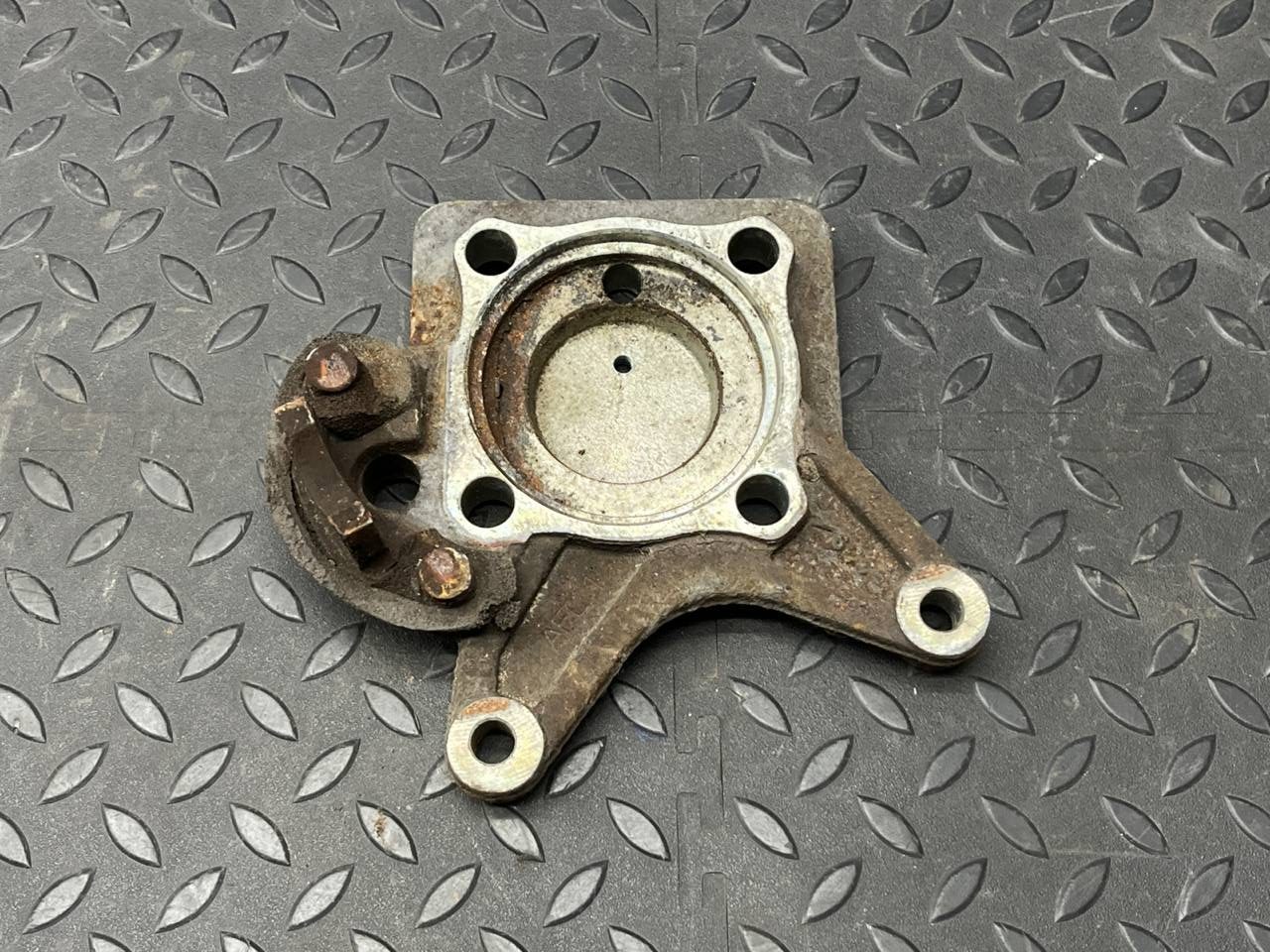 Кулак поворотный задний правый Mercedes B/W245 2005-2011