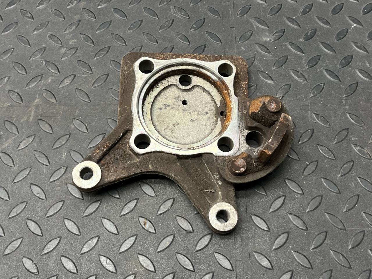 Кулак поворотный задний левый Mercedes B/W245 2005-2011