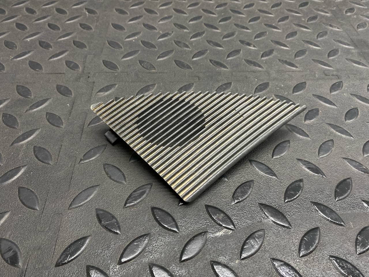 Накладка на торпедо правая Mercedes C/W202 1993-2001