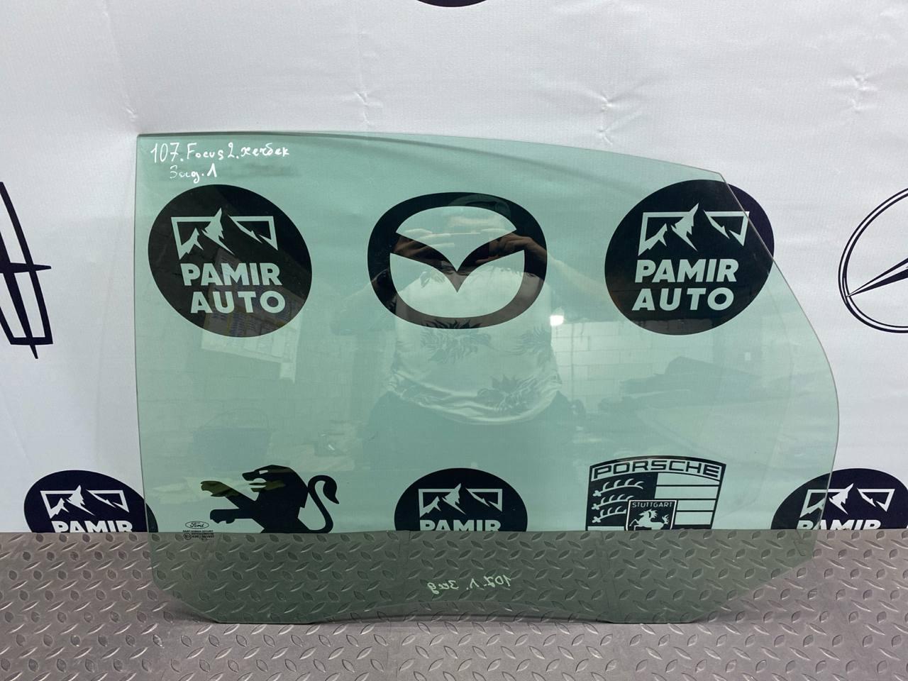 Стекло двери заднее левое Ford Focus/2 2004-2011