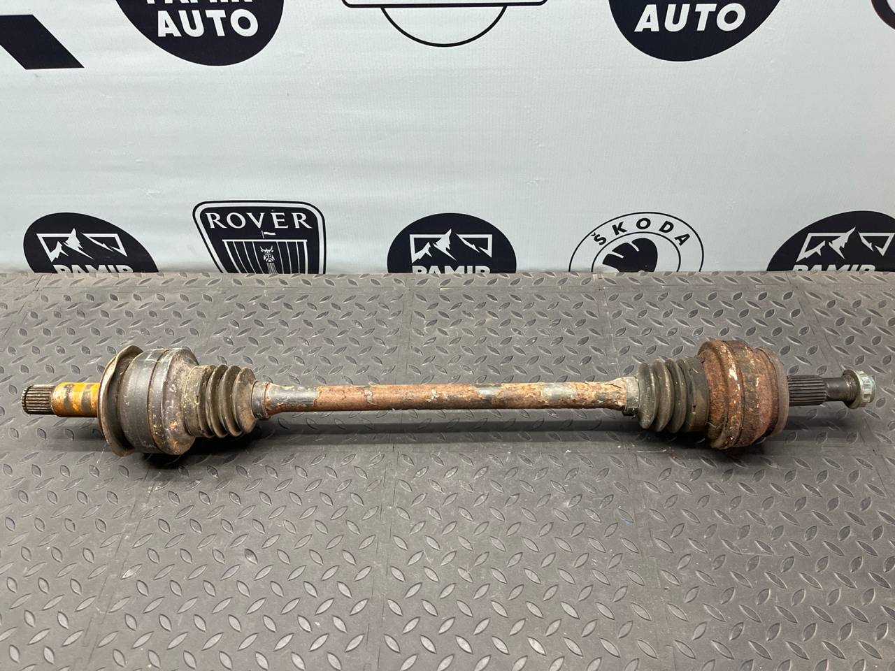 Полуось задняя левая Mercedes E/W211 2002-2009