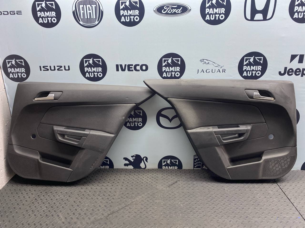 Обшивка двери задняя Opel Astra/H 2004-2014