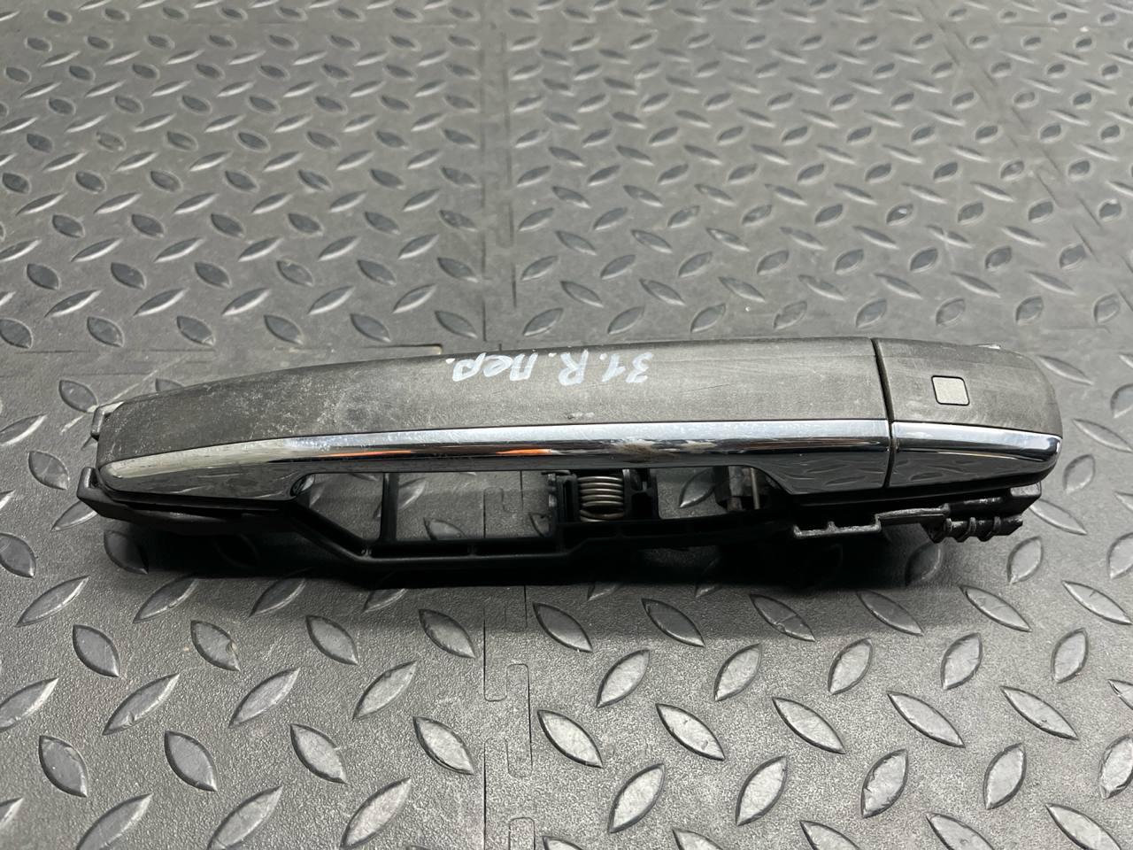 Ручка двери передняя правая Mercedes E/W210 1995-2003