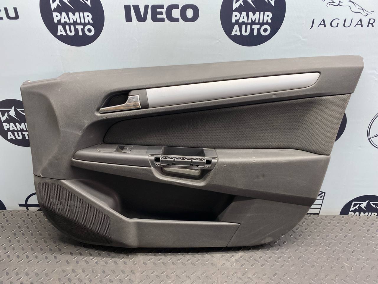 Обшивка двери передняя правая Opel Astra/H 2004-2014