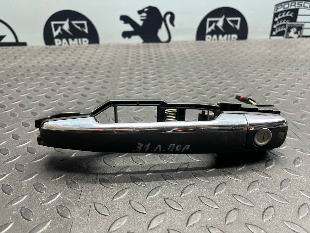 Ручка двери передняя левая Mercedes E/W210 1995-2003