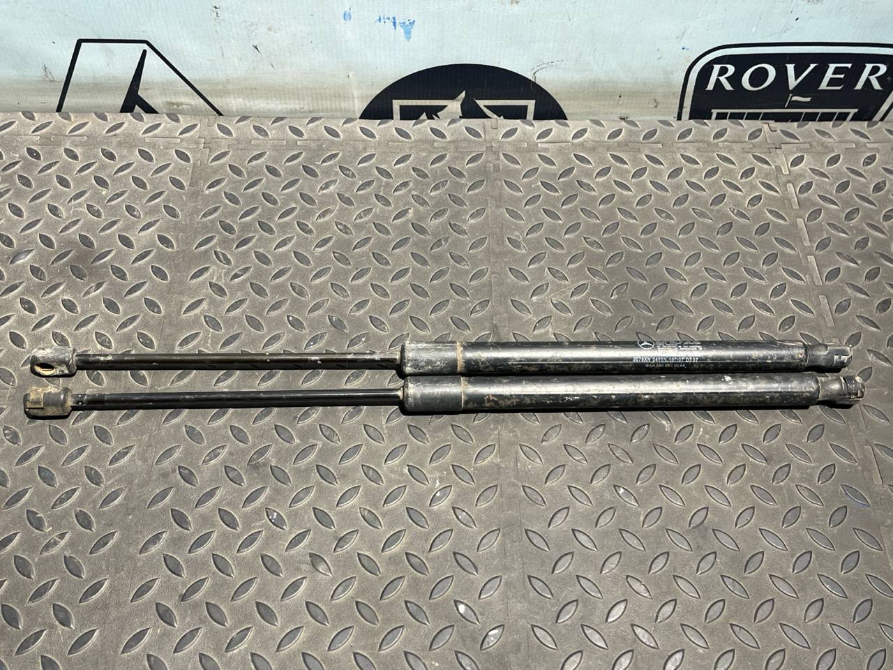 Амортизатор двери багажника Mercedes B/W245 2005-2011