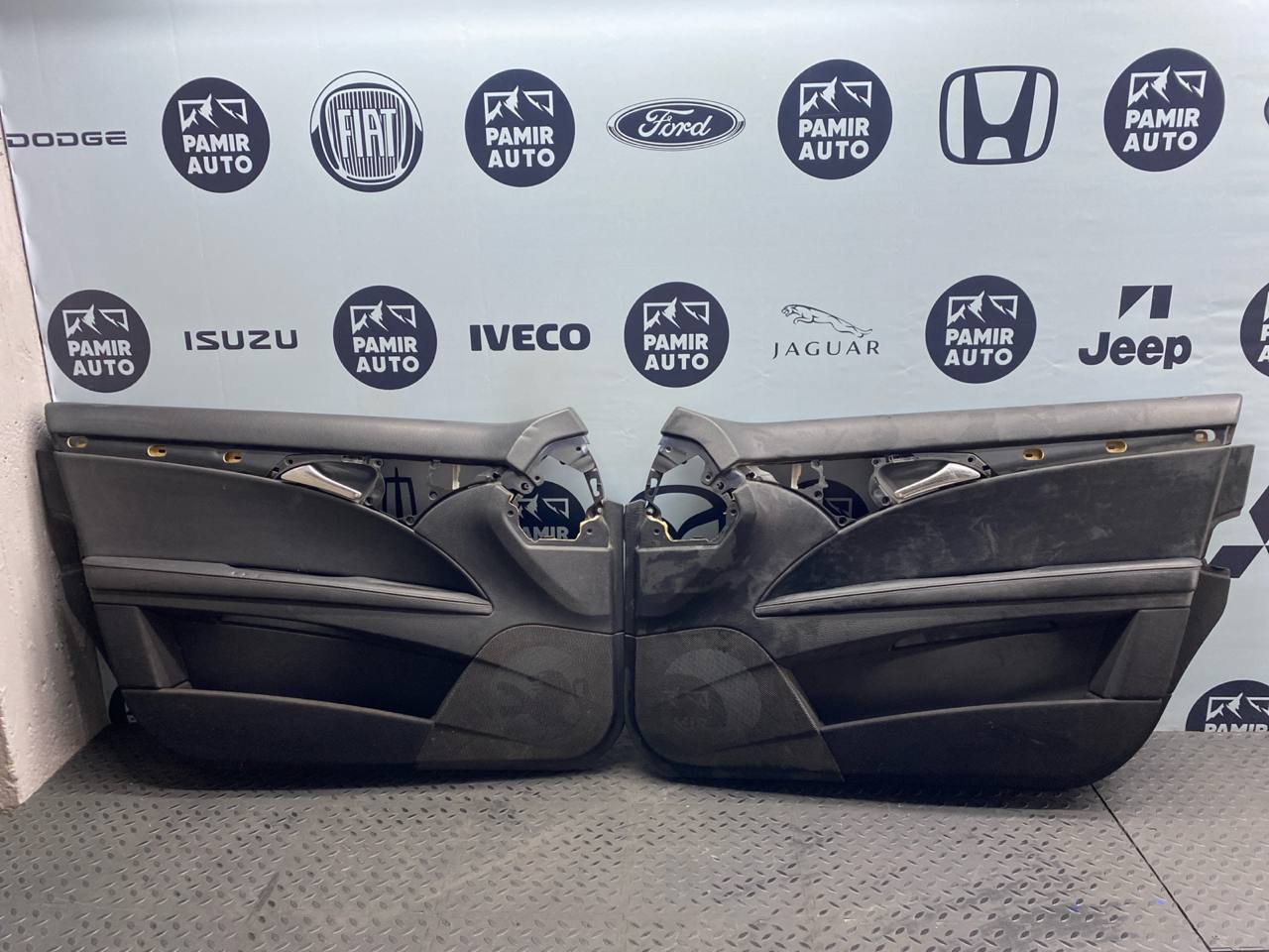 Обшивка двери передняя Mercedes E/W211 2002-2009