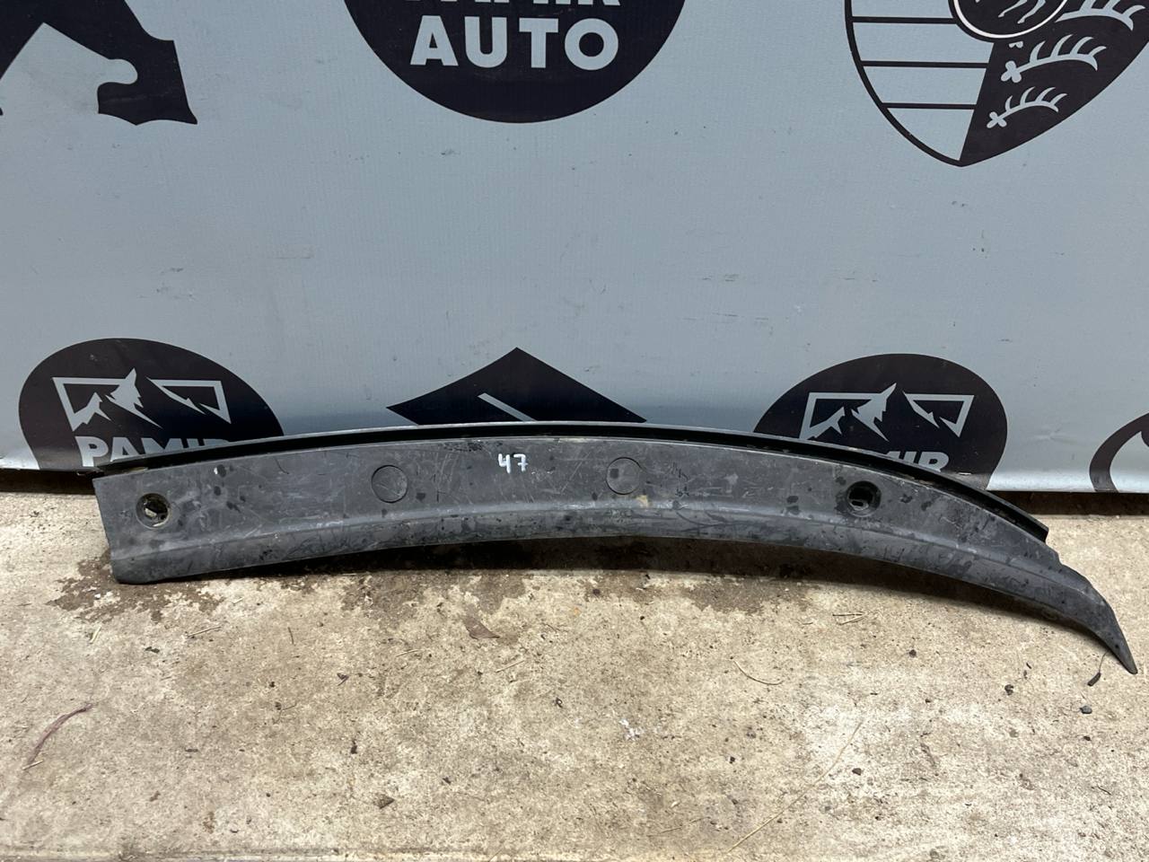 Решетка под лобовое стекло (Жабо) правая Mercedes Vito/W638 1996-2003