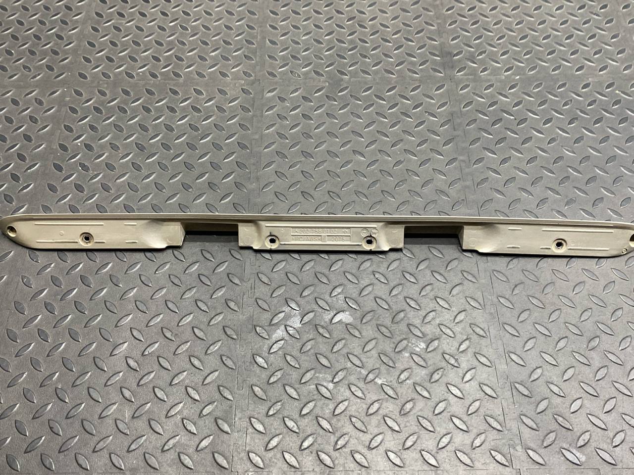 Накладка крышки багажника Mercedes C/W202 1993-2001