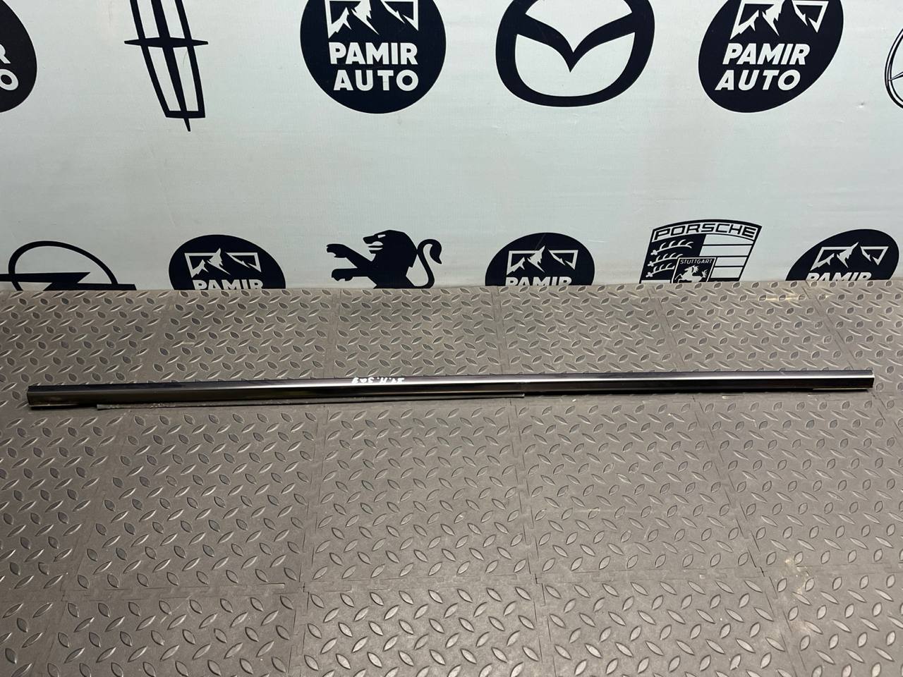 Уплотнитель двери задний правый Mercedes E/W210 1995-2003