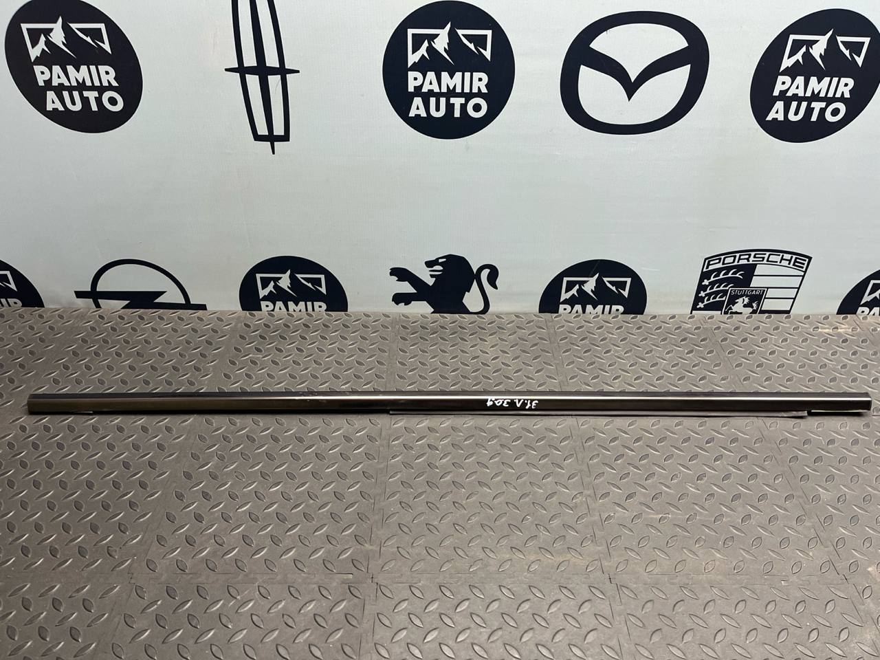 Уплотнитель двери задний левый Mercedes E/W210 1995-2003