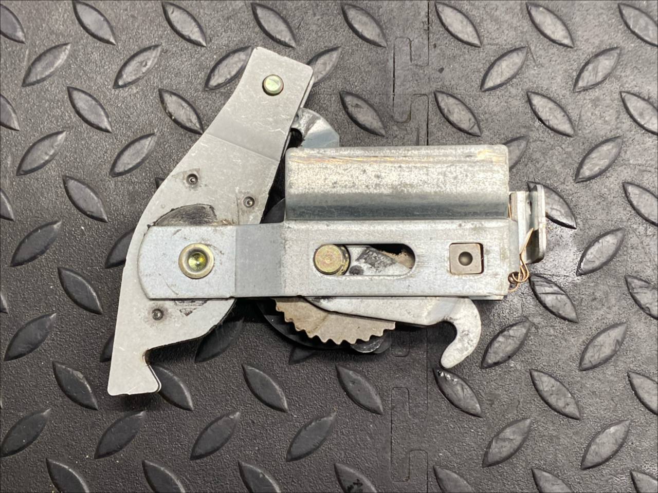 Механизм стояночного тормоза Mercedes C/W202 1993-2001