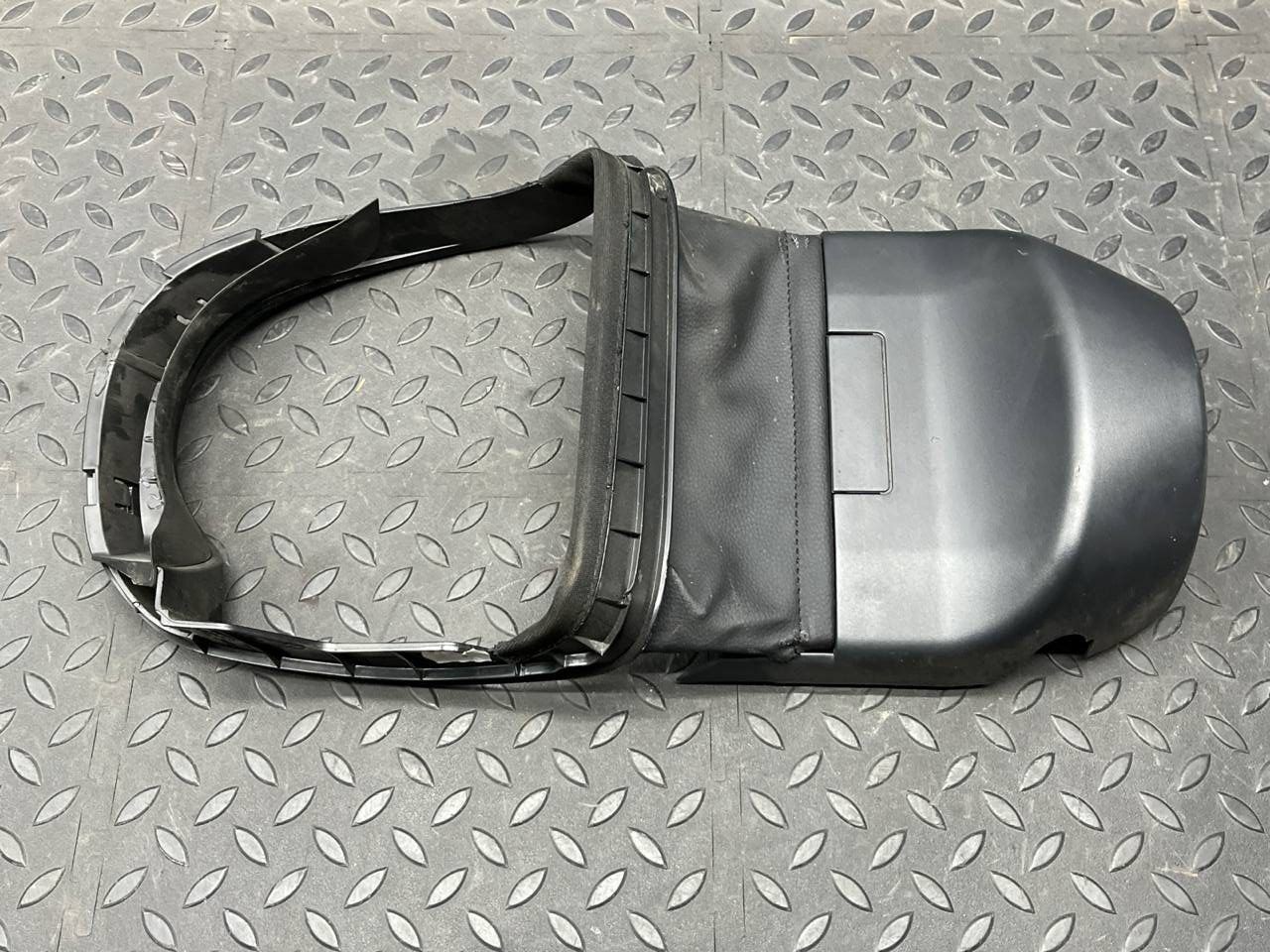 Кожух рулевой колонки верхний BMW 3/E90 2004-2013