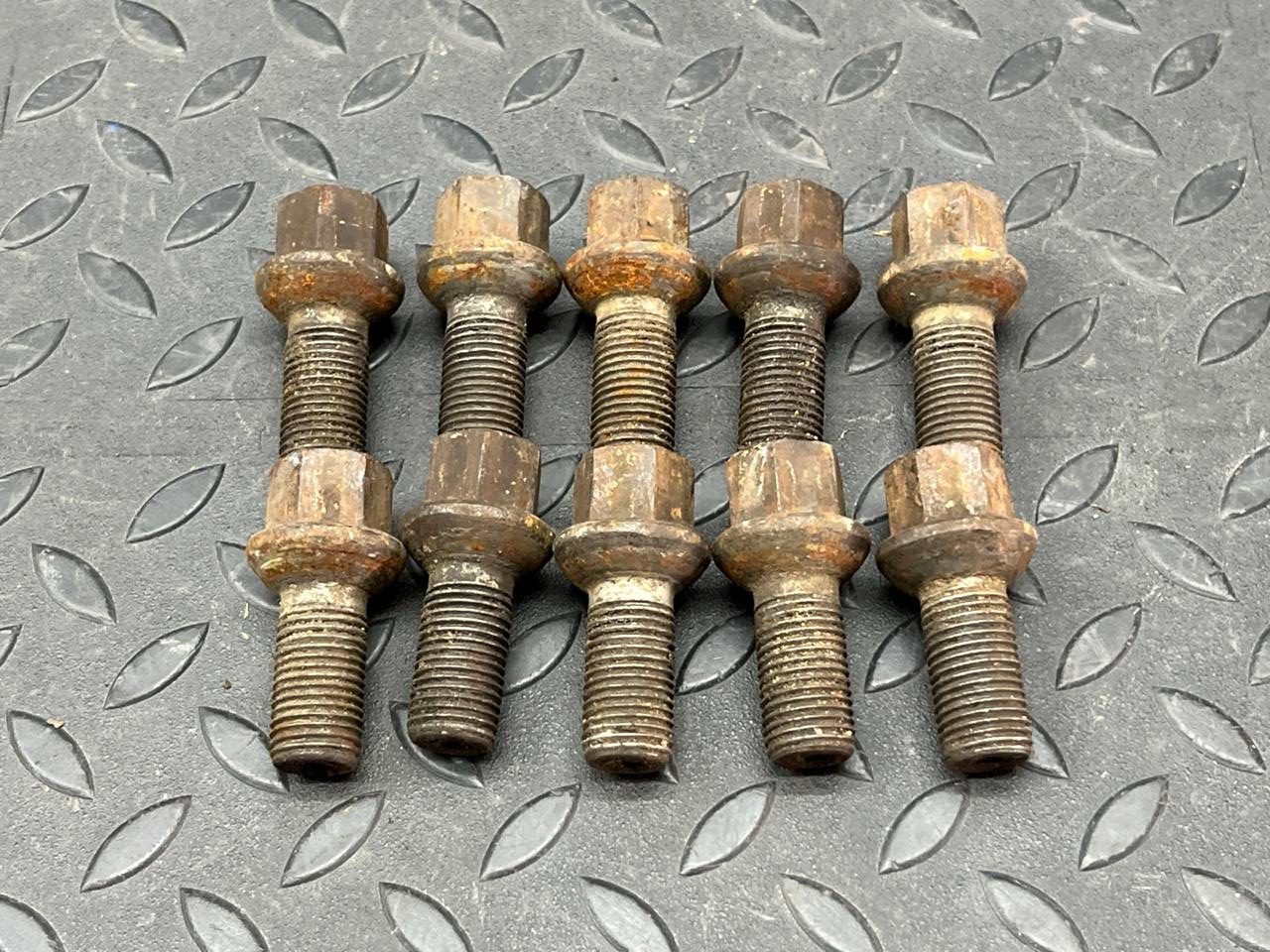 Болт колесный Mercedes E/W211 2002-2009