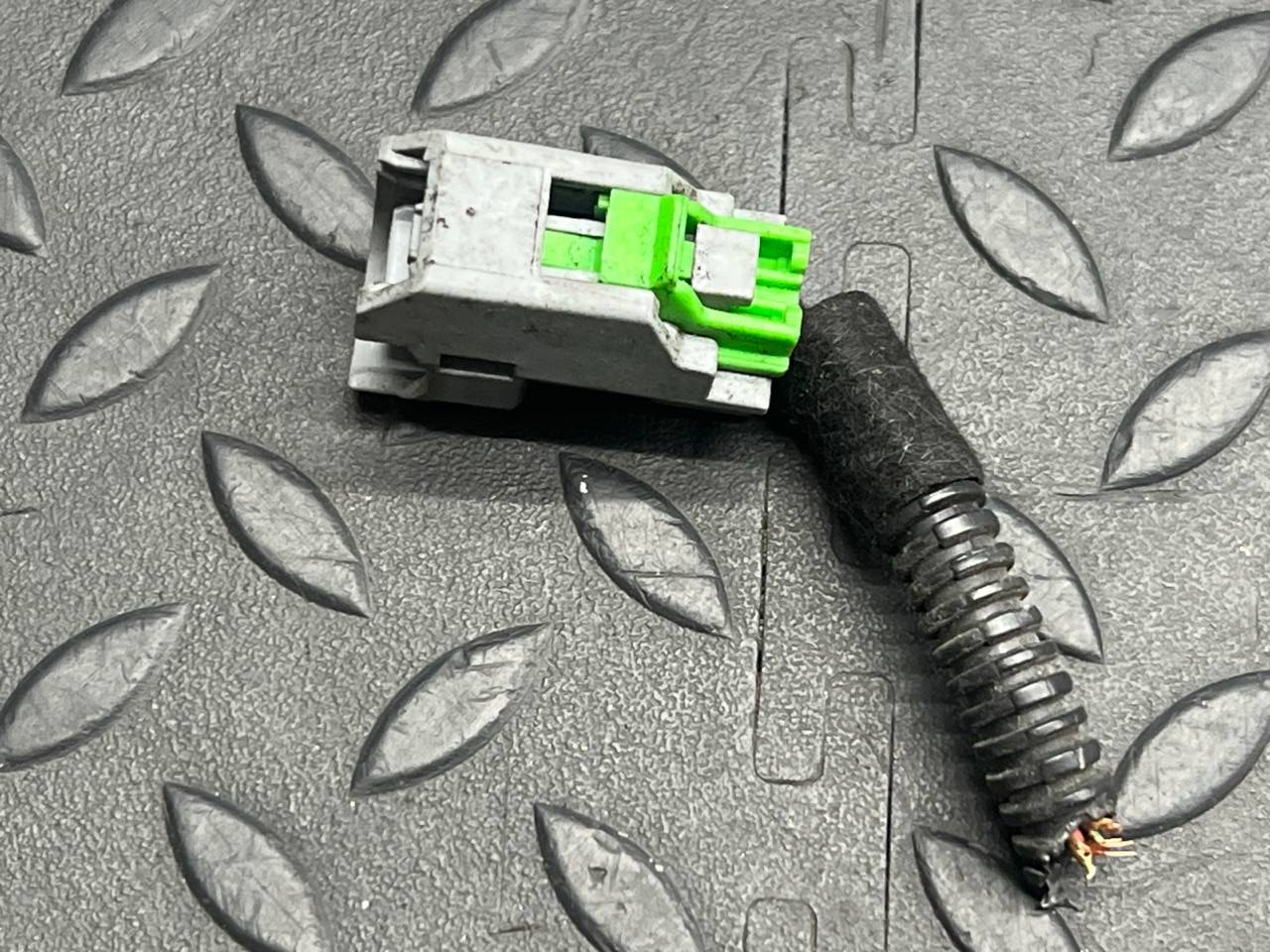 Разъем топливной форсунки Opel Zafira/B 2005-2014