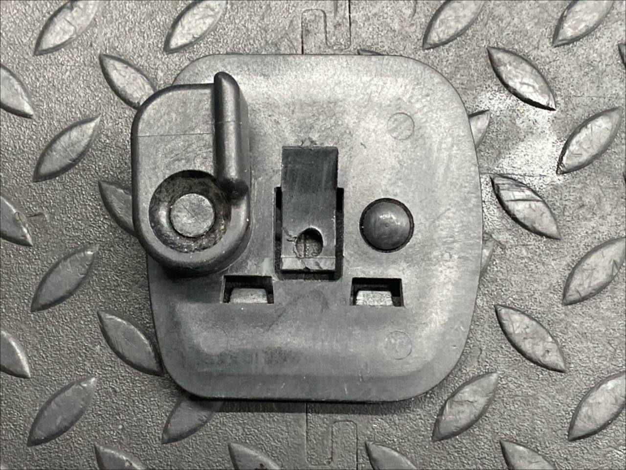 Кронштейн знака аварийной остановки Mercedes C/W202 1993-2001