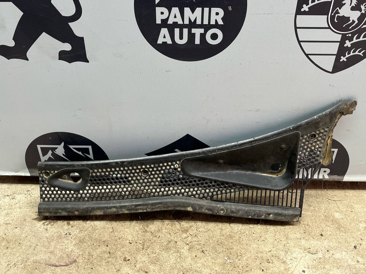 Решетка под лобовое стекло (Жабо) левая Ford Focus 1998-2007