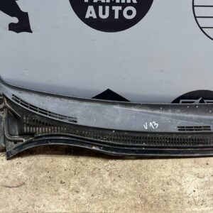 Решетка под лобовое стекло (Жабо) правая Toyota Avensis/2 2003-2009