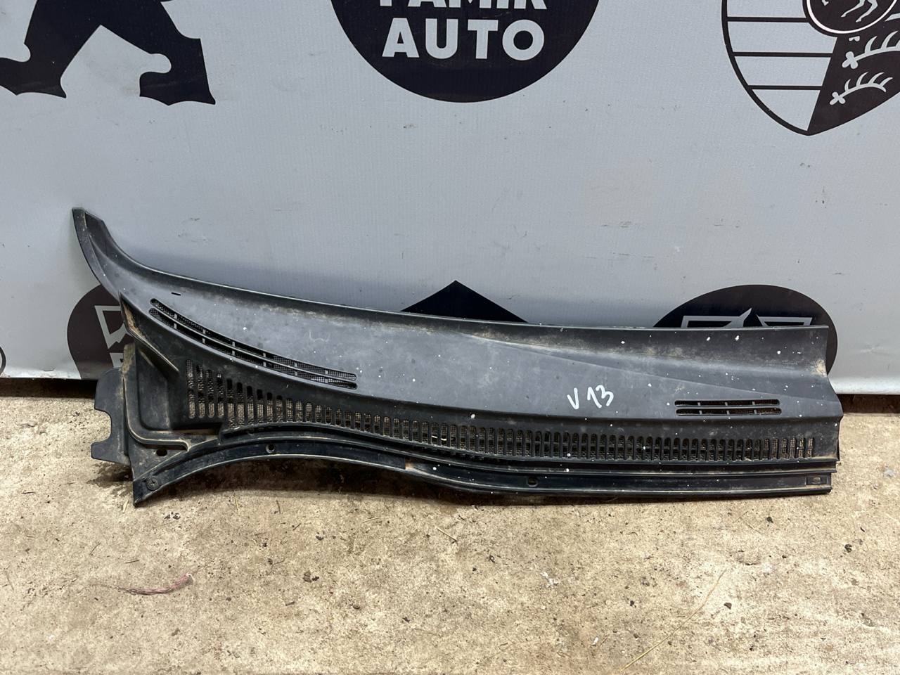 Решетка под лобовое стекло (Жабо) правая Toyota Avensis/2 2003-2009