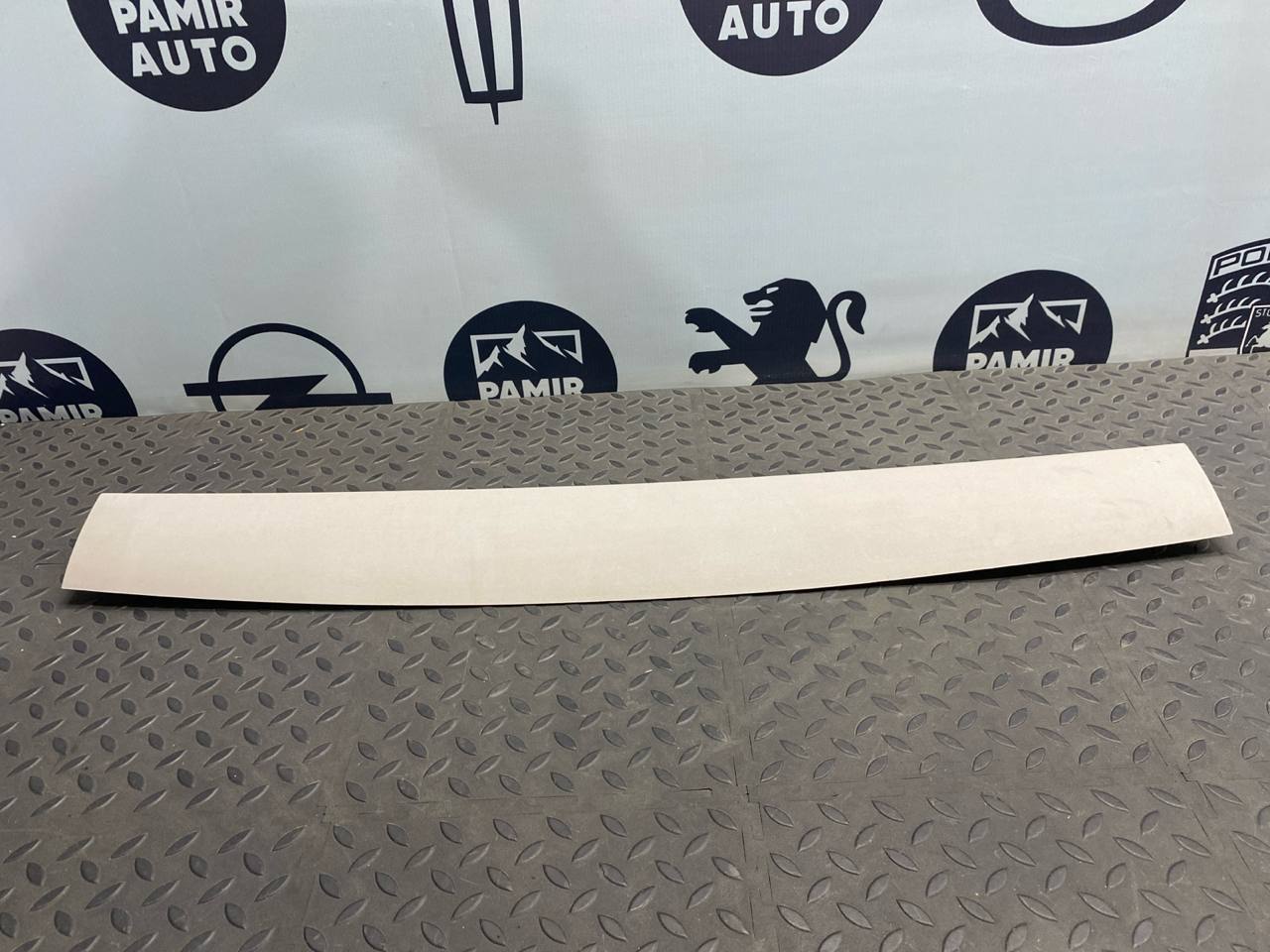 Обшивка двери багажника Opel Zafira/B 2005-2014