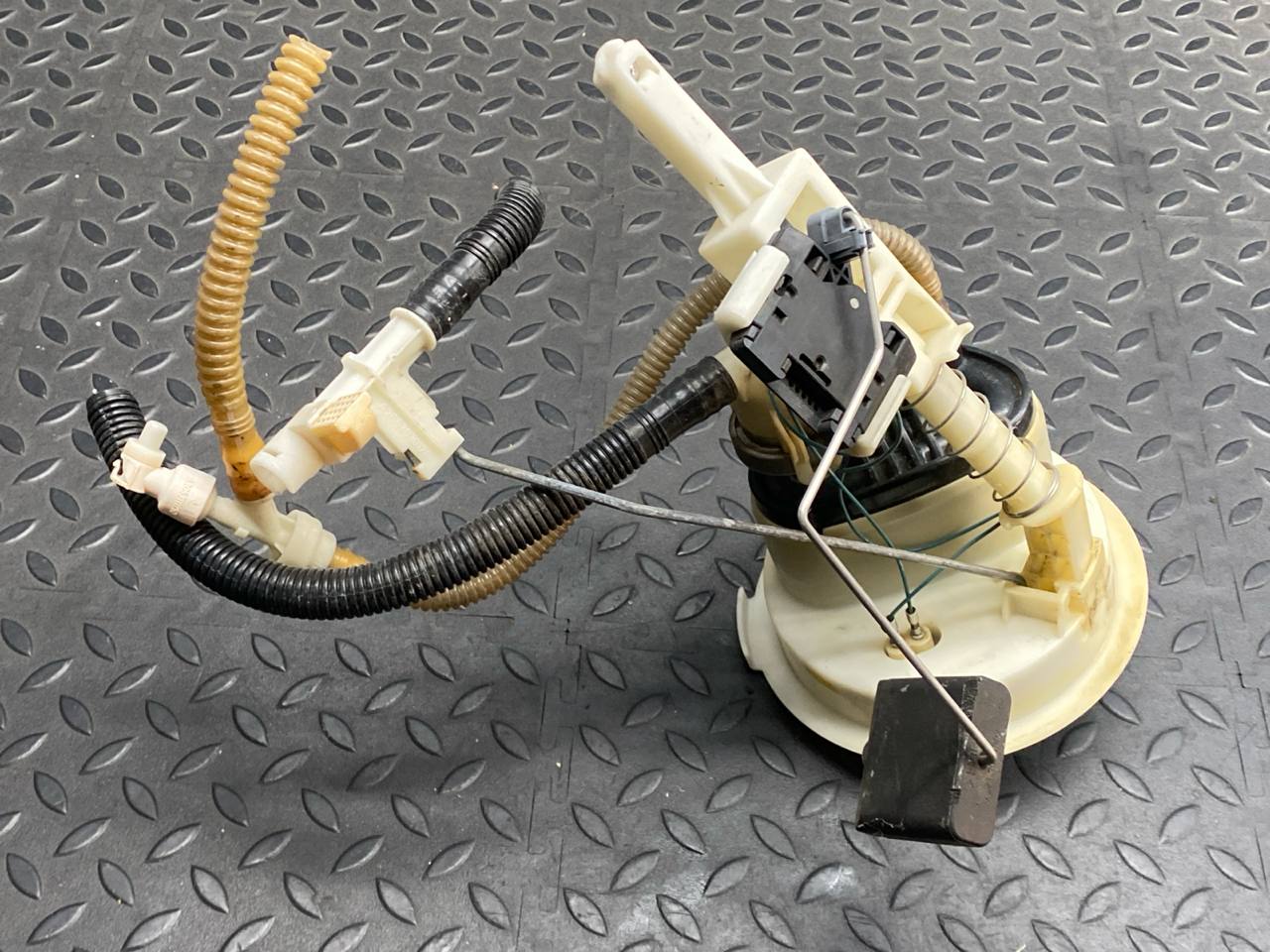 Датчик уровня топлива BMW 3/E90 2004-2013