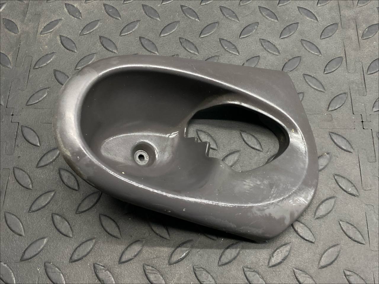 Накладка ручки двери передняя левая Ford Transit 2000-2006