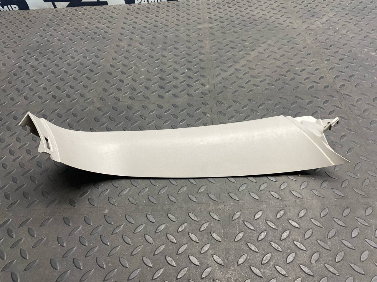 Обшивка двери багажника левая Opel Zafira/B 2005-2014