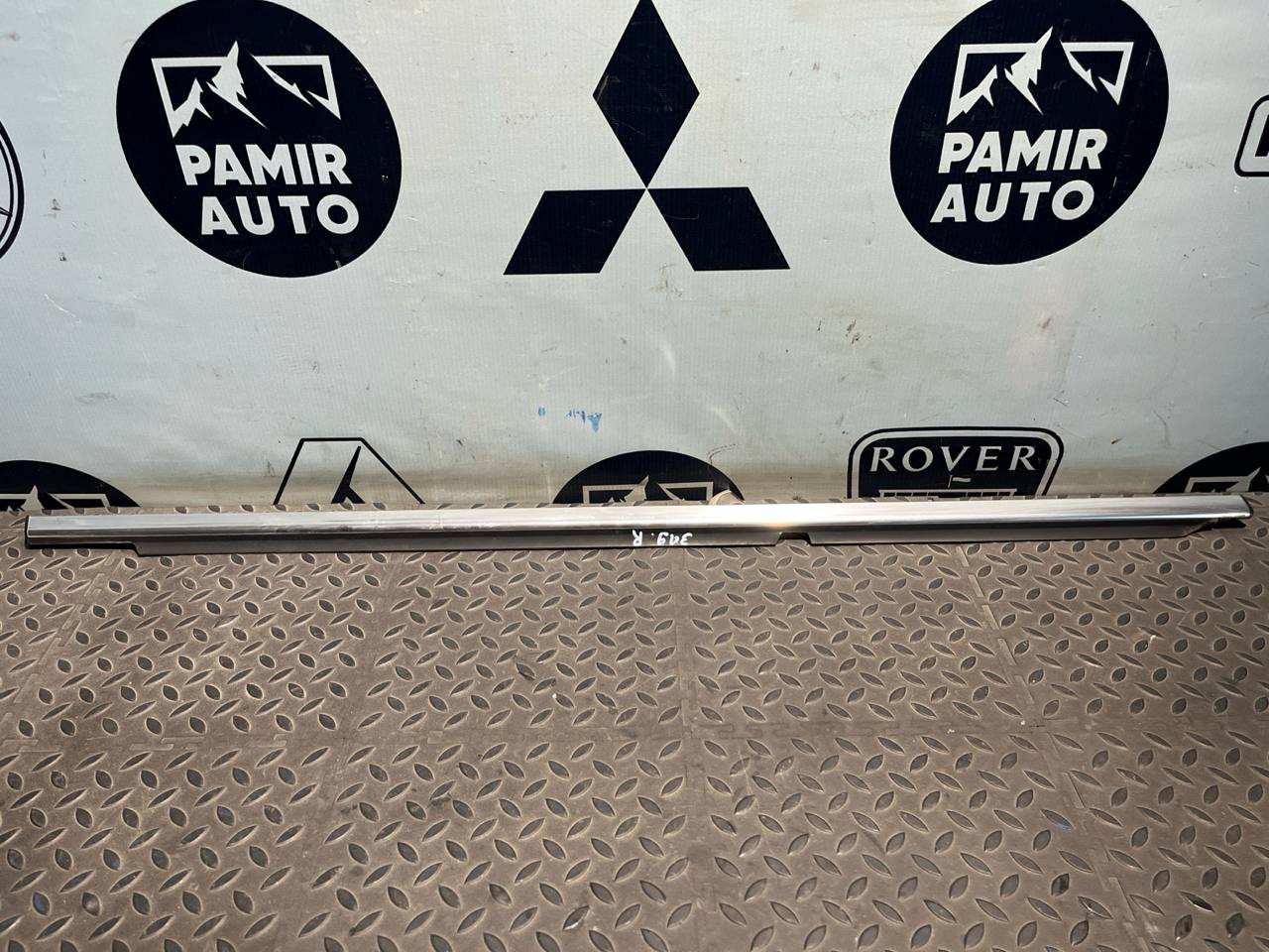 Уплотнитель двери задний правый Mercedes C/W204 2006-2015