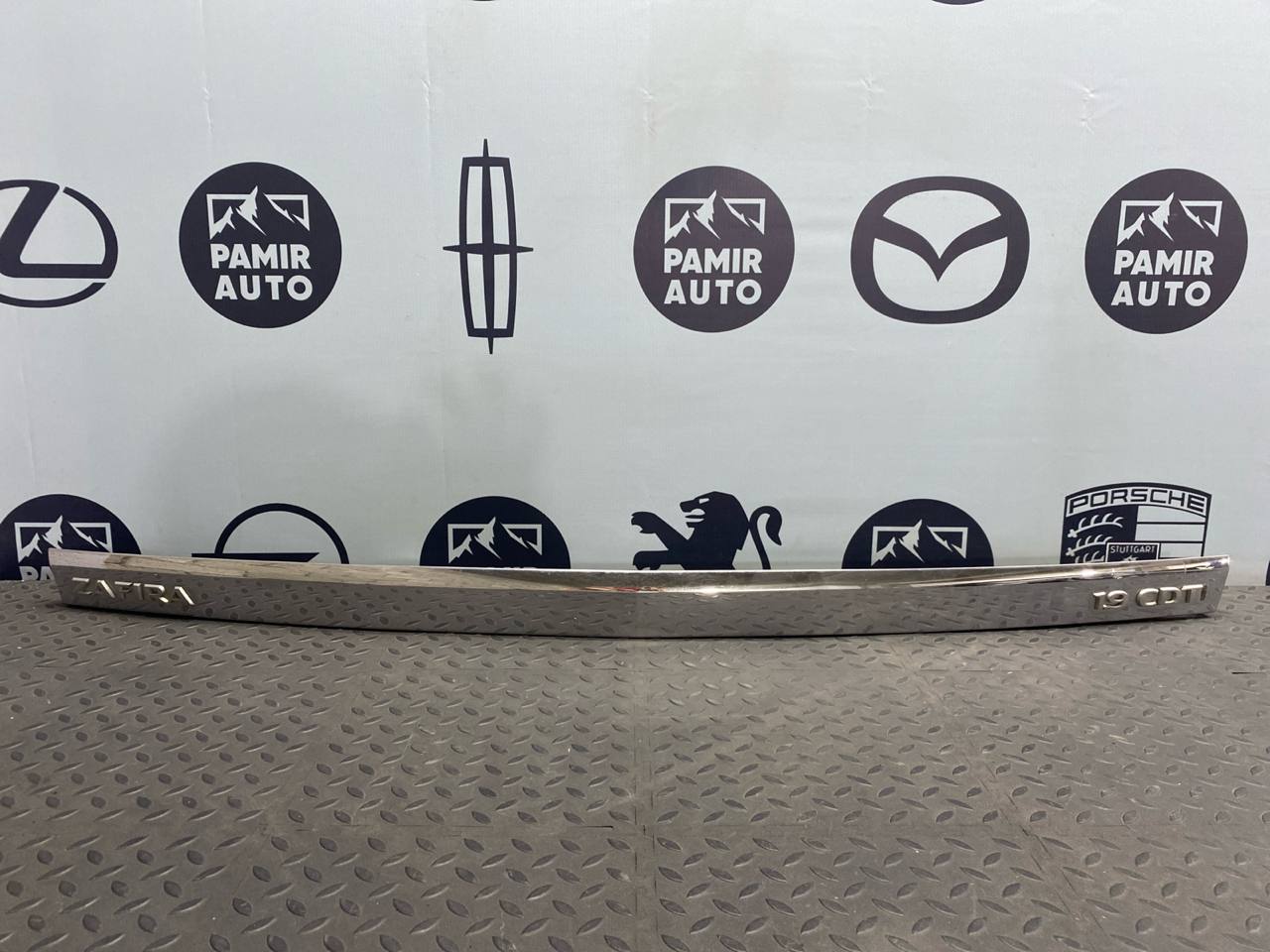 Накладка двери багажника Opel Zafira/B 2005-2014