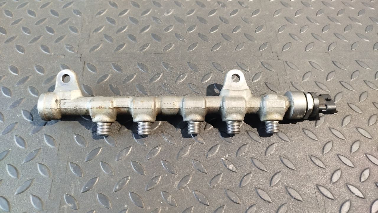 Рампа топливная Opel Zafira/B 2005-2014