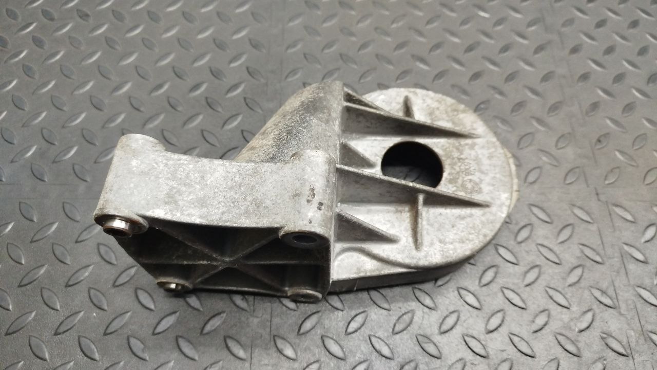 Кронштейн полуоси Chrysler PT Cruiser 2000-2010