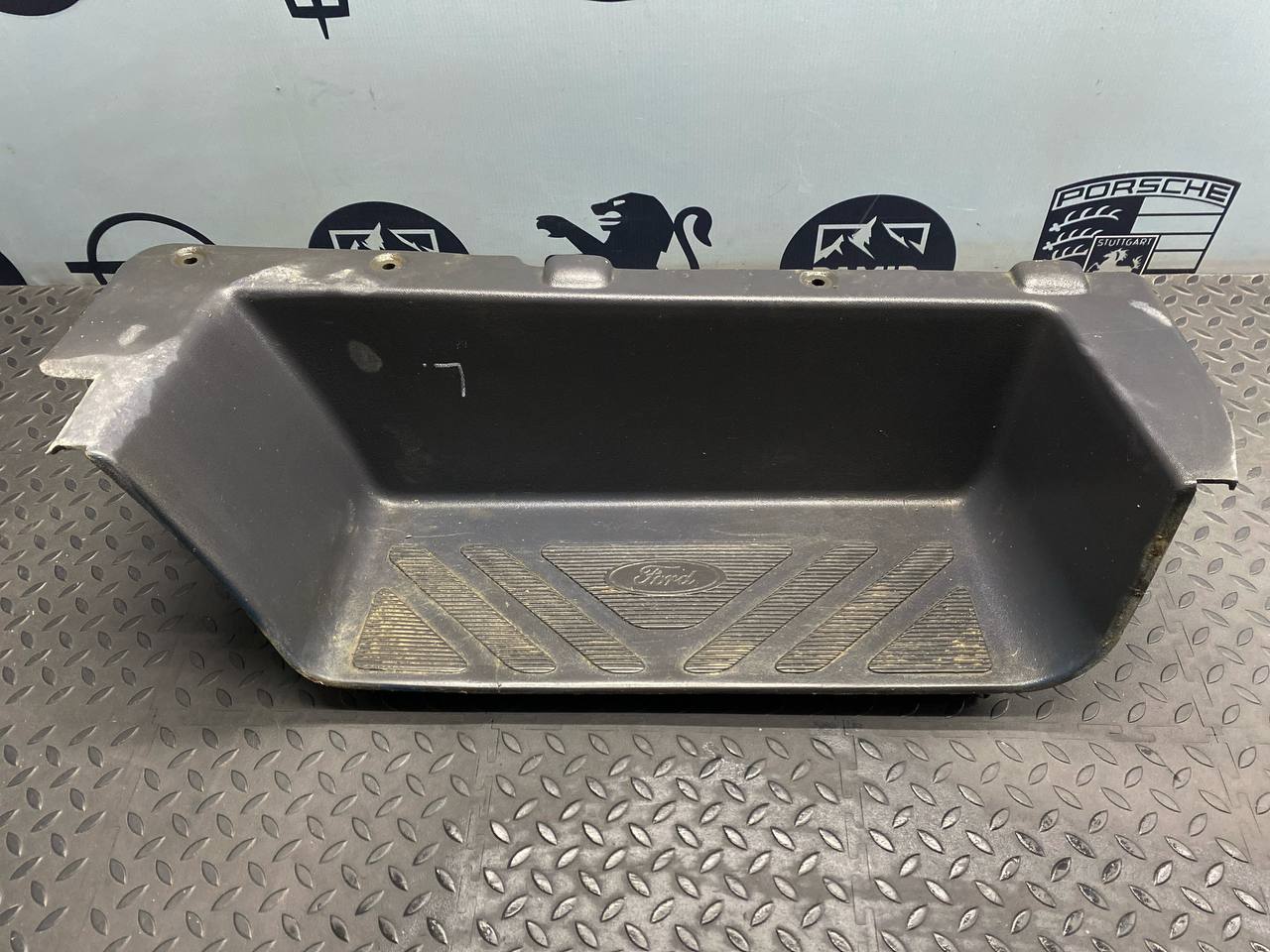 Накладка ступеньки левая Ford Transit 2000-2006